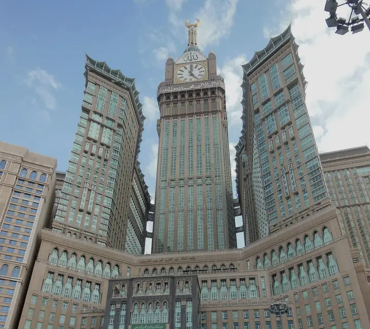 Menara jam Abraj Al Bait di Makkah